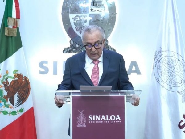 Como se esperaba Rocha Moya deja la gobernatura de Sinaloa; pide licencia al Congreso