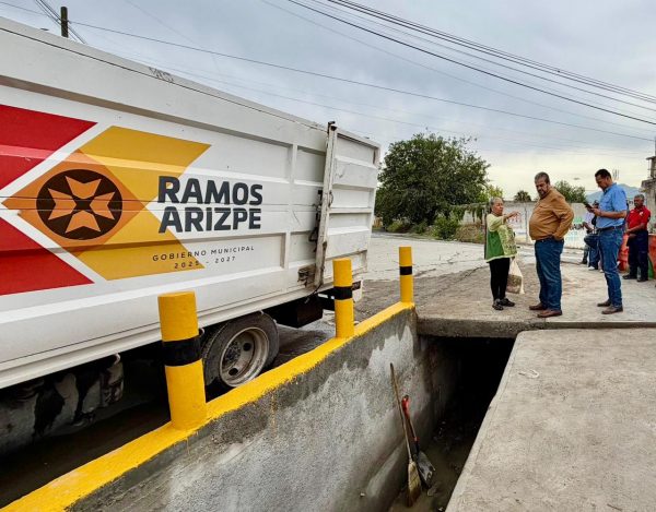 Gobierno y ciudadanía reducen y atienden afectaciones por lluvias en Ramos Arizpe
