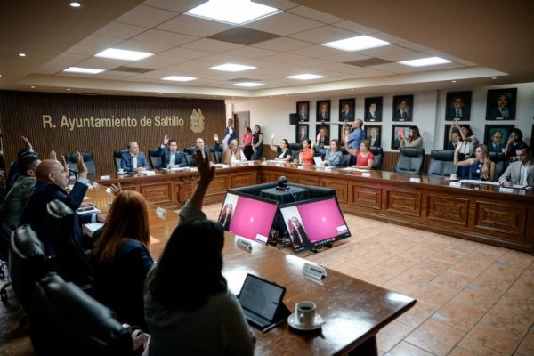 Toman protesta a miembros del Cabildo que sustituyen a quienes pidieron licencia