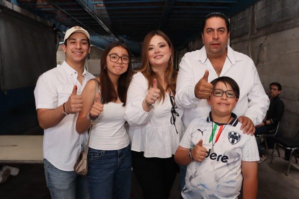 CHEMA MORALES EMITE SU VOTO EN RAMOS ARIZPE Y LLAMA A LA PARTICIPACIÓN CIUDADANA