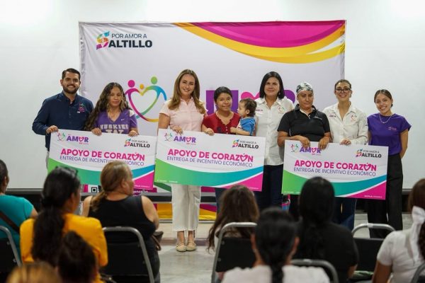 Entrega Luly López Apoyos de Corazón a mujeres saltillenses