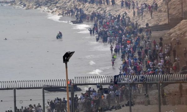 La entrada de 60.000 migrantes en el enclave español de Ceuta desata una crisis europea