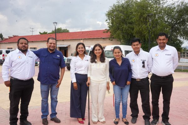 Capacitan a operadores de la Ruta Estudiantil para fortalecer atención a personas con discapacidad visual