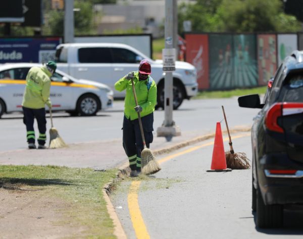 Limpia ‘Aquí Andamos’ de manera integral el bulevar Colosio