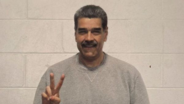 "Disfruten este regalo": publican nuevas fotografías de Nicolás Maduro con su uniforme de preso en EU
