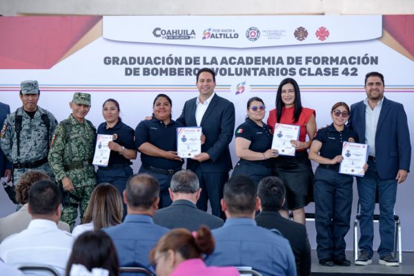 Gradúa Javier Díaz a bomberos voluntarios clase 42