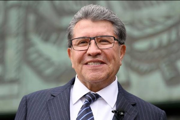 Ricardo Monreal propone que legisladores que buscan reelección no dejen su curul para campaña