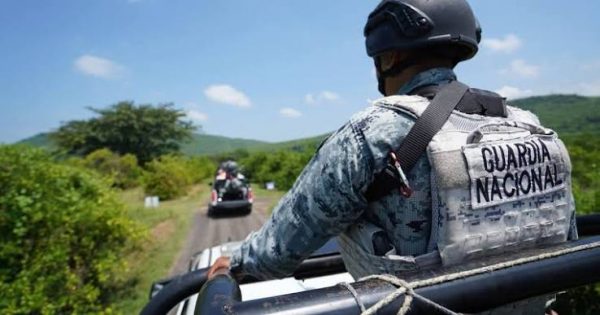 Matan a capitán de la Guardia Nacional que era trasladado tras accidente carretero en Apatzingan