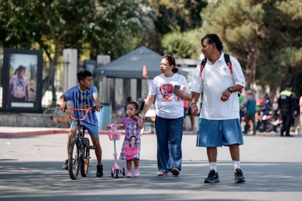 Disfrutan familias saltillenses de actividades en la Ruta Recreativa