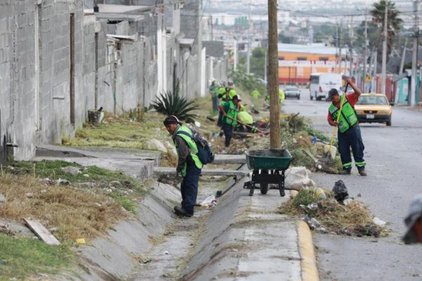 Refuerzan limpieza de arroyo y canal en Loma Linda