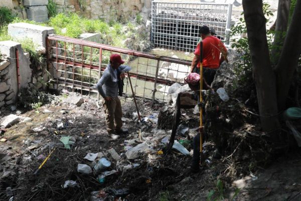 Desazolvan cauce del arroyo la Tórtola en Zona Centro