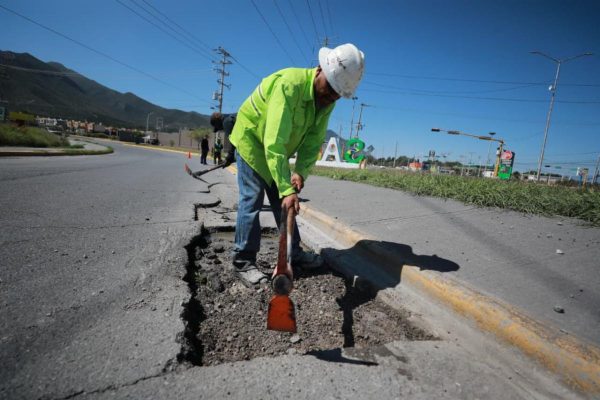Rehabilita Javier Díaz vialidades en Lomas del Refugio