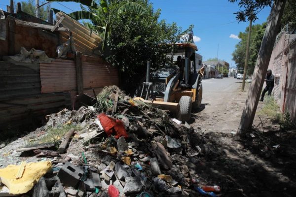 Intensifica Javier Díaz programa de limpieza de arroyos y pasos peatonales