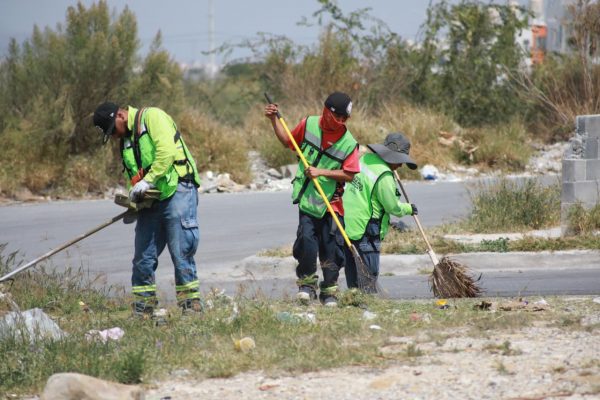 Lleva Javier Díaz limpieza y mantenimiento a más espacios públicos