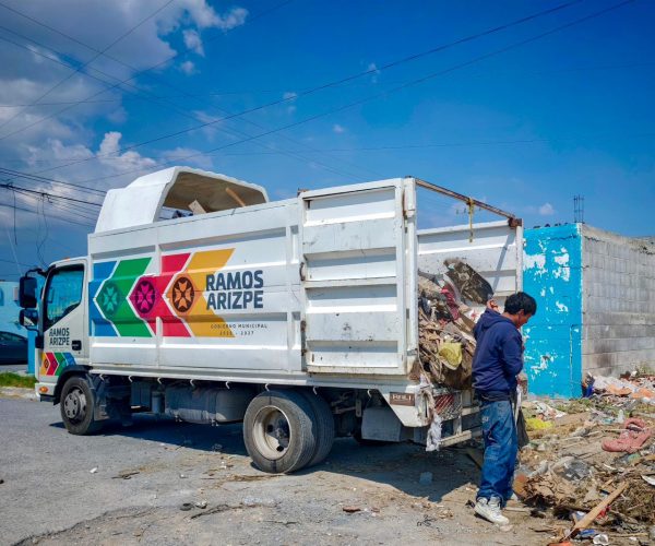 Mantienen labores de limpieza en colonias y vialidades de Ramos Arizpe