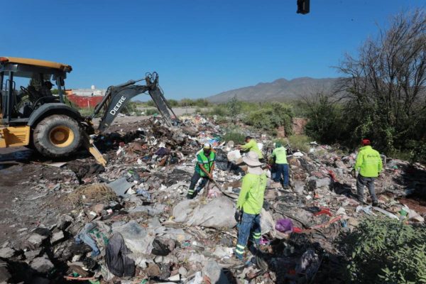Va Javier Díaz por más arroyos y callejones limpios