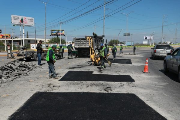 Rehabilita Javier Díaz pavimento en cruce de LEA y Nazario