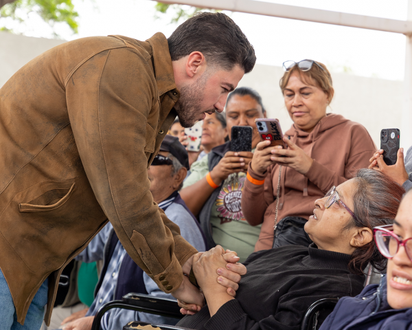 Extiende Gobernador apoyo de transporte gratuito a mujeres; Supervisa avances de Centro Comunitario en García