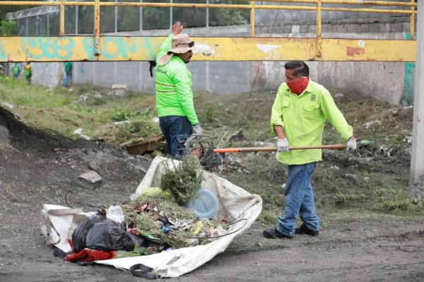Interviene Javier Díaz cauce de arroyo en la Espinoza Mireles