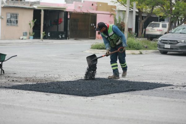 Rehabilita Javier Díaz más calles en Puerta del Oriente