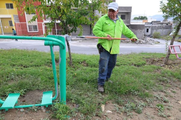 Embellece Gobierno de Saltillo juegos infantiles en la San Vicente