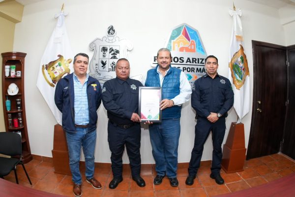 Reconoce Ramos Arizpe a los Policías y Bomberos del mes