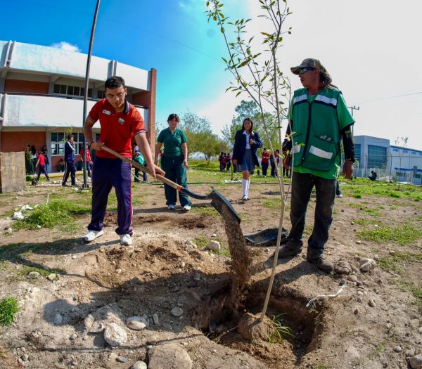 Ramos Arizpe suma 2 mil 200 árboles para una ciudad más verde