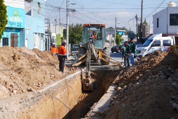Atiende Tomás Gutiérrez drenaje en la colonia Fidel Velázquez