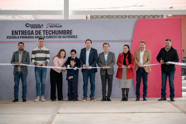 Cumple Javier Díaz compromiso con techumbre en primaria