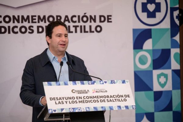 Reconoce Javier Díaz labor de las y los médicos en su día